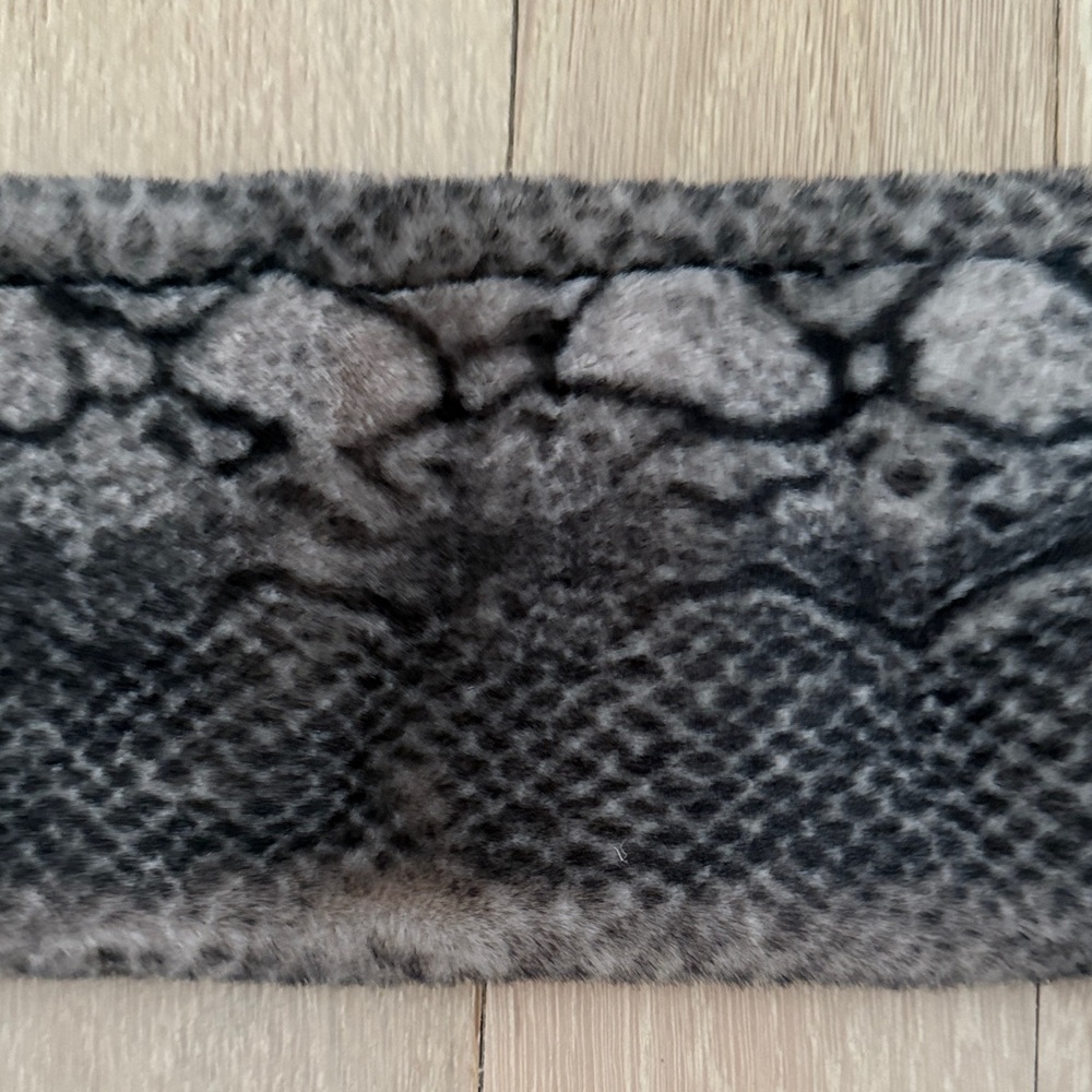 Never worn -Snake Print Faux Fur Scarf - Picture 3 of 3